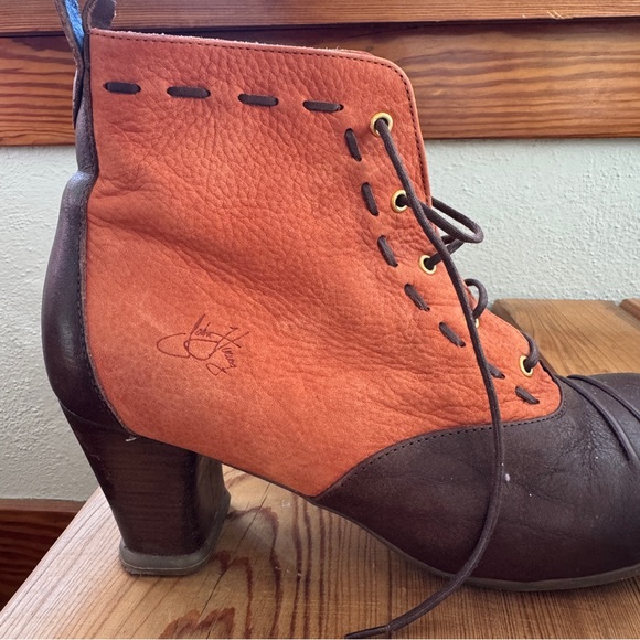John Fluevog Bartoli Bootie in Orange/Tan Leather Women’s 8.5 - Picture 12 of 16